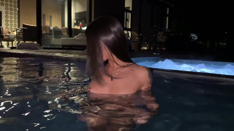 povmanfilms: Šukání kolumbijské děvky, která se mnou flirtovala u bazénu (překvapila mě...