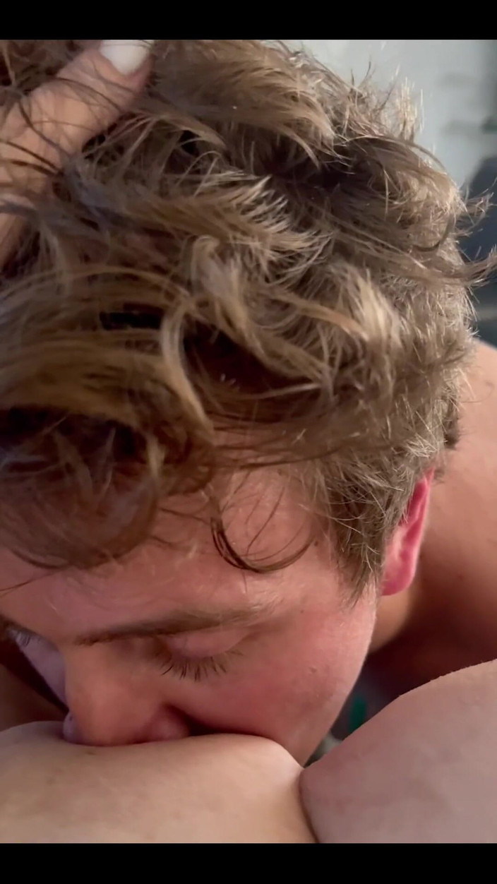 Josie Jaxxon: テイラーは私を食べて激しく抱いた