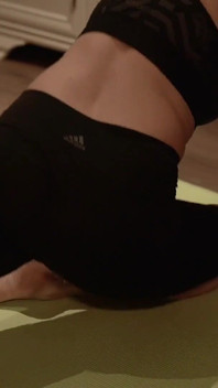 Meregangkan Kaki saya... dan pepek saya