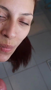 POV-sex mit meiner schwiegerschwester im badezimmer, während meine frau nicht zu hause ist