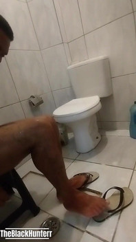 Banyoda çekim yapan meslektaşı