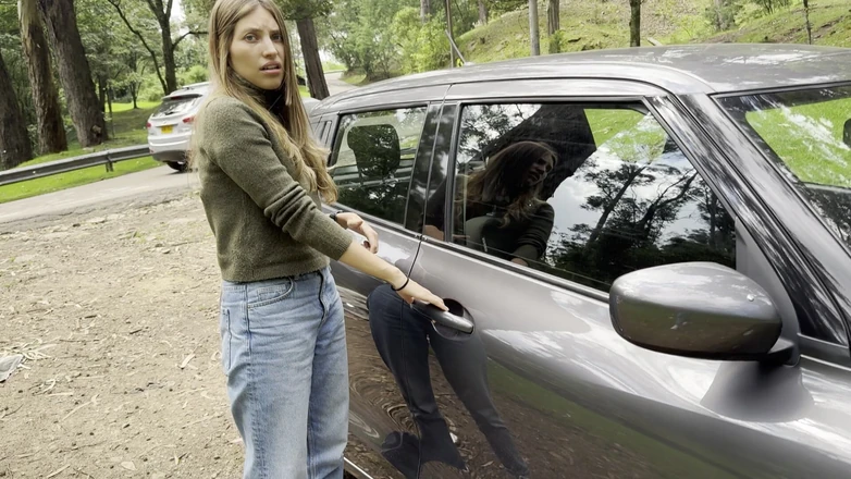 scarlettandc: Ficamos animados ouvindo o som do carro, beijando, tocando os...