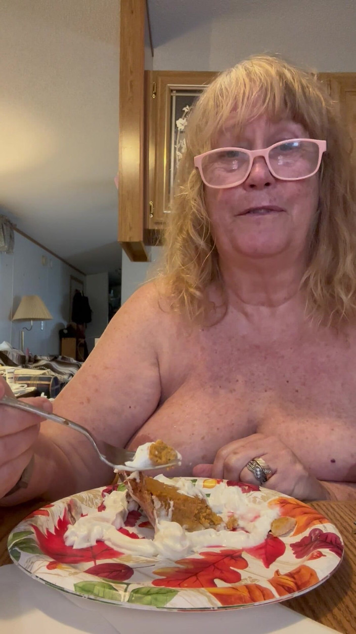 Big Ass 4 U: Dirty talk, manger de la tarte aux citrouilles il y...