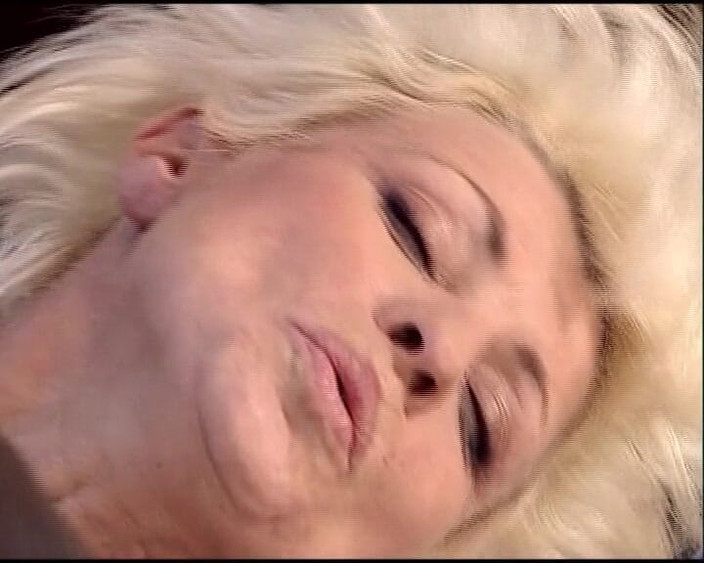 Deutsche XXX Filme: 来自德国的金发女士被大黑屌干