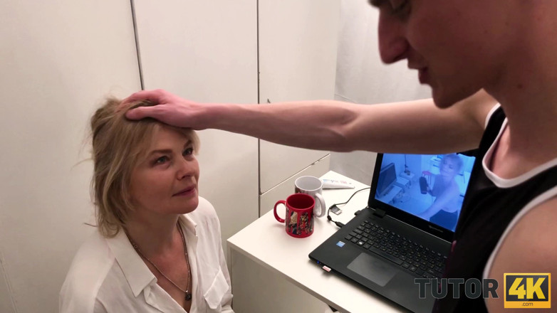 Tutor 4k: Hur man gör med en handledare? Spill bara te på...
