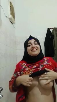 My Czn Showing Her Parts in Hijab