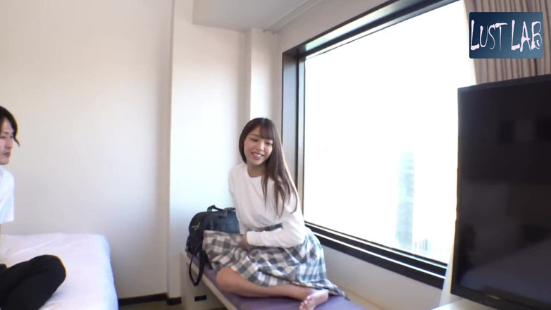 Lust lab: City Dazzled Newcomer. Mata lebar dan langkah-langkah yang bikin penasaran -...