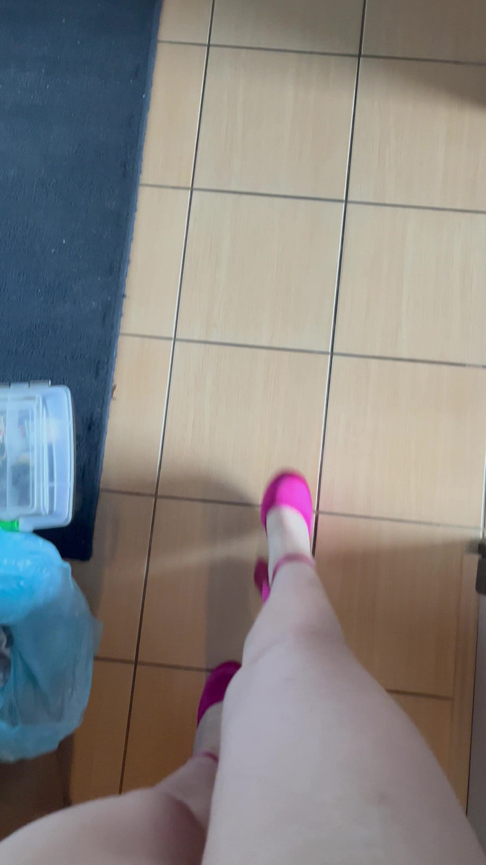 Feet: Ljudet av att gå i höga klackar