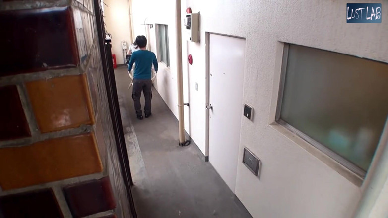 Lust lab: Betrapt op bewakers. Gênantheid verandert in een geheime sensatie deel 5