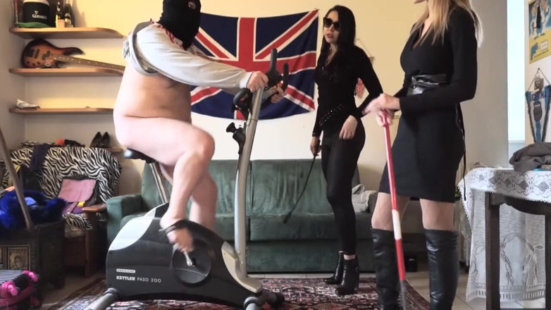 Lady Mesmeratrix Official: Escrava punida com força por dominação feminina enquanto pratica
