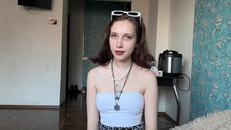 LyalkaRPG: Biseksualny przyjaciel poprosił swojego najlepszego przyjaciela, aby nauczył go szarpać...
