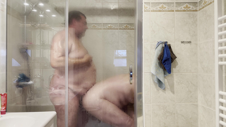 Aimeronds: 남자가 있을 때 샤워가 더 좋아