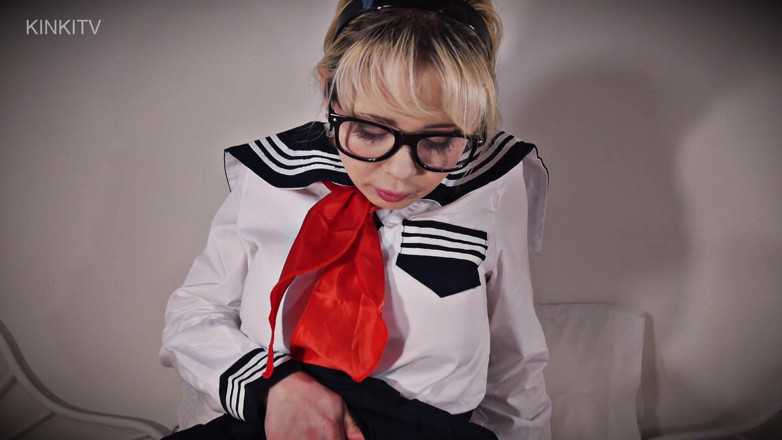 Cherry The Doll: Sailor Moon se fait fourrer