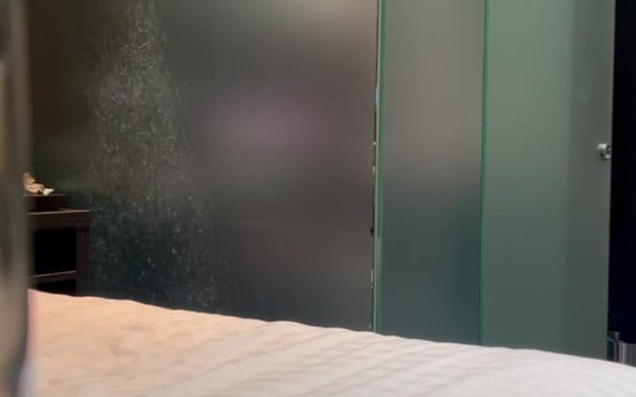 Em Yang: Telecamera segreta nella mia camera d'albergo