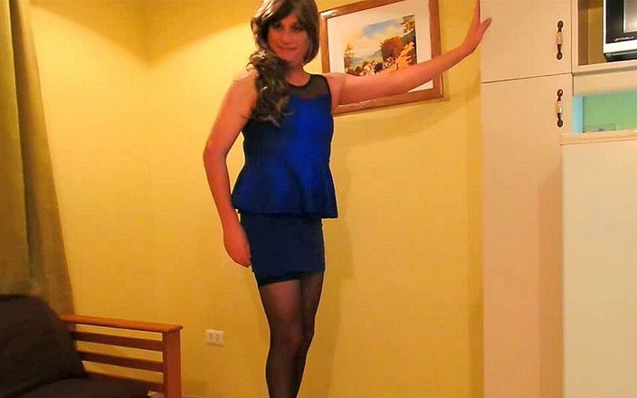 HectorChile1969: Travestiet Fernanda Gomez in haar blauwe jurk