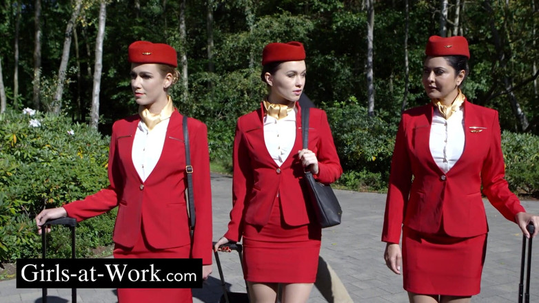 Girls At Work: Un trio de stewardese aeriene