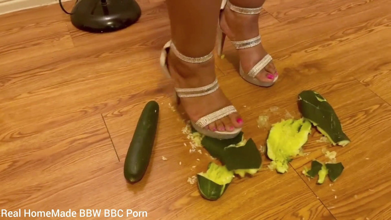 Super sexy ebony cuties: Quetschende aubergine in meinen high heels