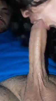 Přijde domů a chce jen sát mého ptáka