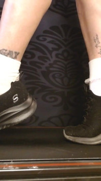 Швидка ходьба на біговій доріжці, кросівки skechers