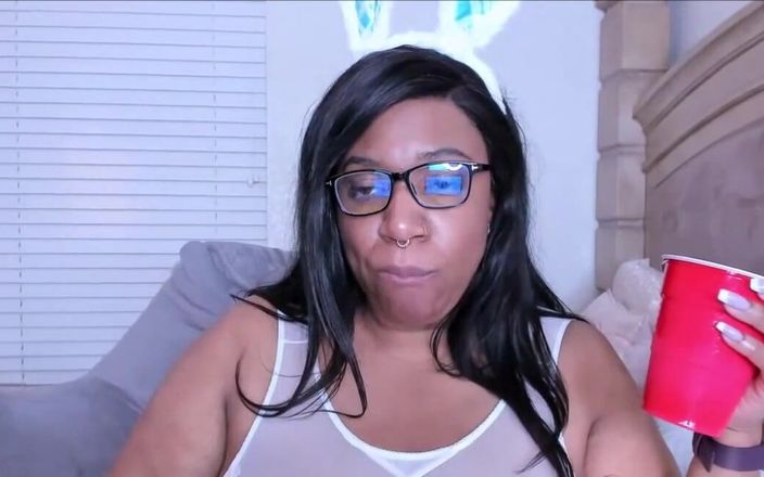 Josie4yourpleasure: LIVE CAM 13 квітня 2020, частина 1, багато живота та цицьок, гра під час цього шоу!