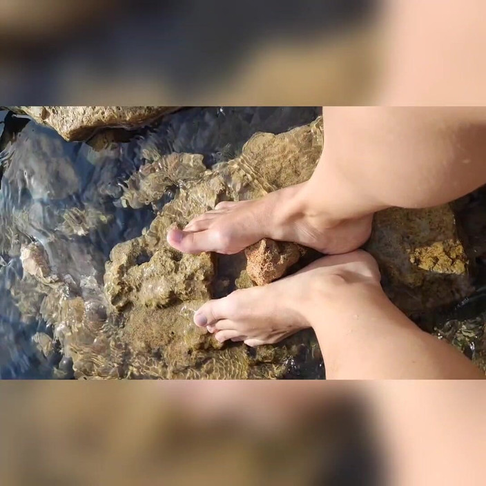 Hairy couple: Footjob in the Sea
