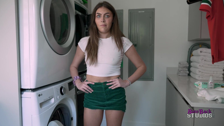 Bare Back Studios: Selina Bentz en hijastra tiene problemas anales vol 2