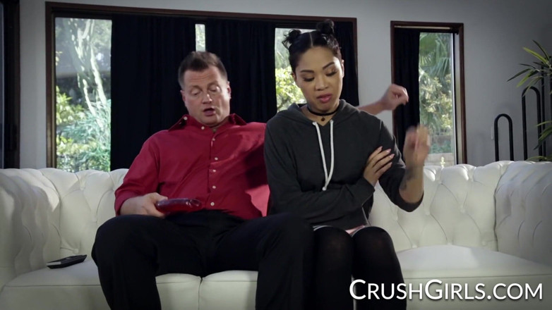 Crush Girls: Crush girls - Honey Gold lets her stepfather pound her little...