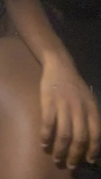 Gagică sexy negresă stând pe față, dans sexy, pizdă grasă care arată fundul bombat (partea 2) POV