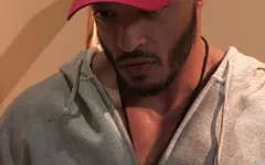 教练在更衣室里乱搞变态的毛巾男孩 - FalconStudios