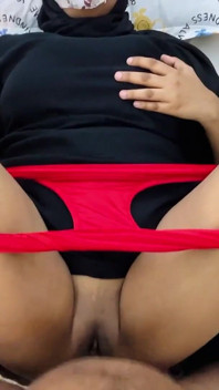 Indyjska Bhabhi flirtuje zabawnie ze swoim przystojnym Devarem w domu