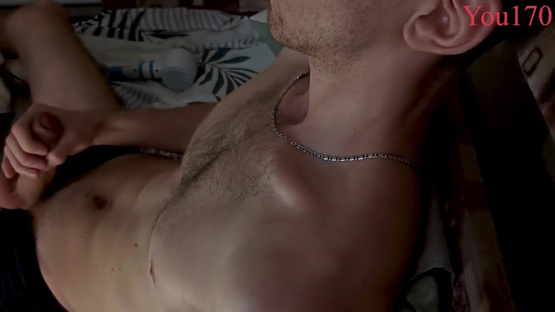 You170: Adam genç 18+ sikini sıvazlıyor
