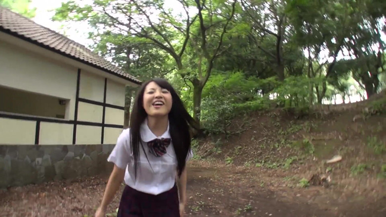 Caribbeancom: Asian teen fucking after a stroll through the woods