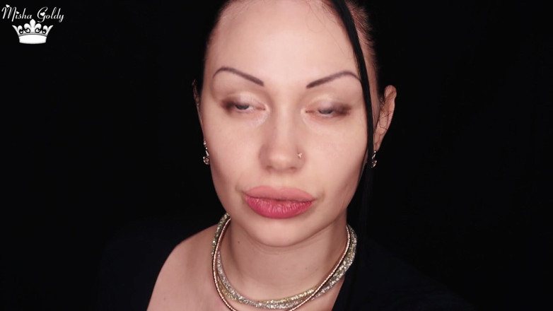 Goddess Misha Goldy: Fumo di narghilè e feticcio del rossetto
