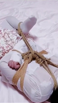 ลูกอัณฑะถูกมัดแน่น