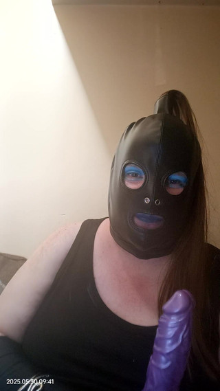 Stephanie-Nicole-TV: Fat Tranny Talking About Men Wanking to Her Videos