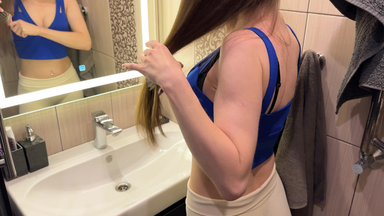 ArinaMills: Busty Friend's Stepmom Took Advantage of the Moment and Fucked...