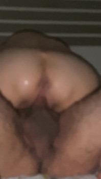 MILf se třese, když ji její pán používá pro ptáka, hračky a zraňující potěšení, část 1