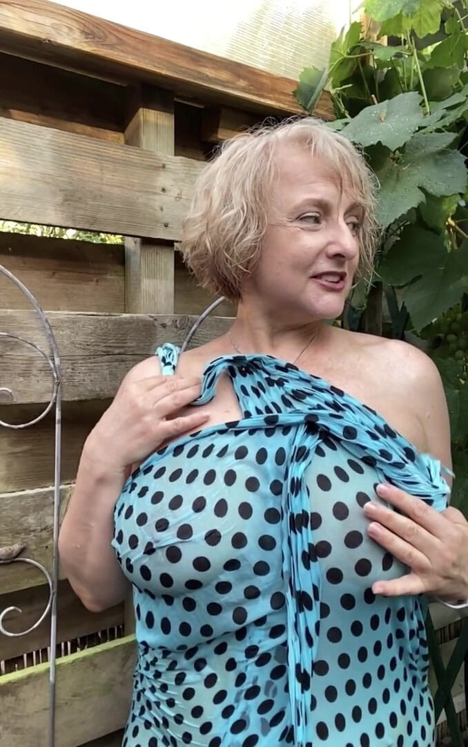Car-ina: Let's tease my neighbor!