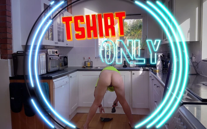 Wamgirlx: Tato žena v domácnosti má na sobě pouze tričko