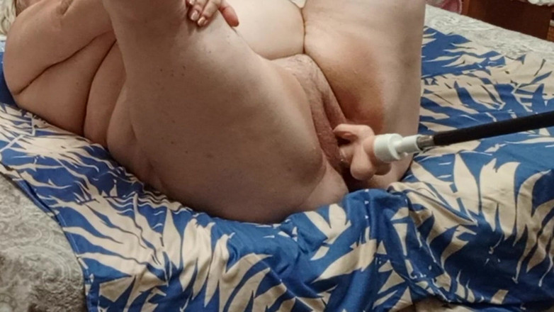 Zona901: 義母がセックスマシーンでオーガズムを得た