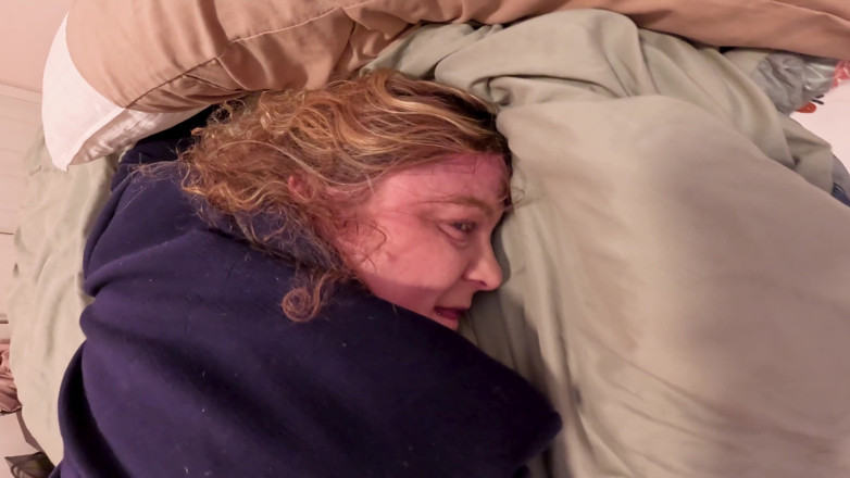 Erin Electra: 점심 시간에 새엄마의 엉덩이를 정액으로 채우다