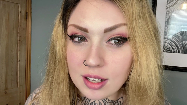 Miss Valentina: Зависимость от домохотушки