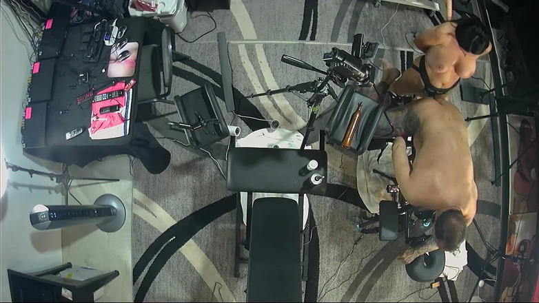 There is no safeword: Strap on stories - ženy chovají muže. Dnes používám vaši vězeňskou peněženku...