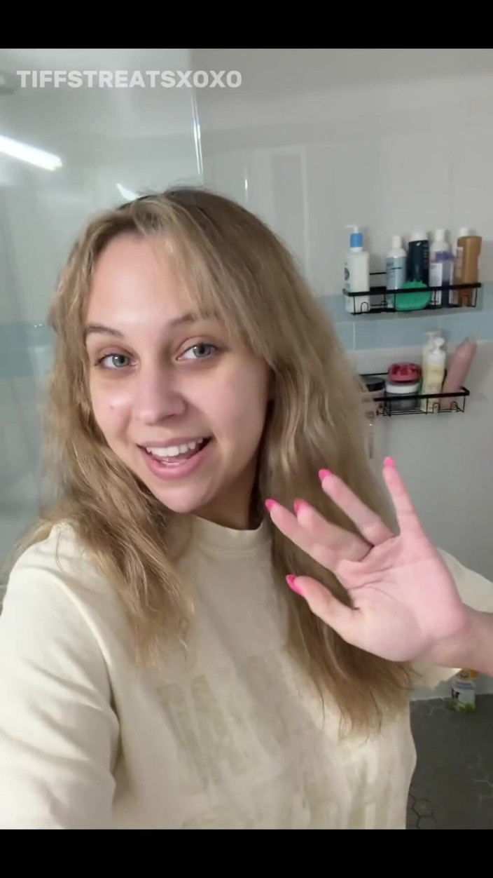 Tiffstreatsxoxo: Писяю ногою в туалет!!