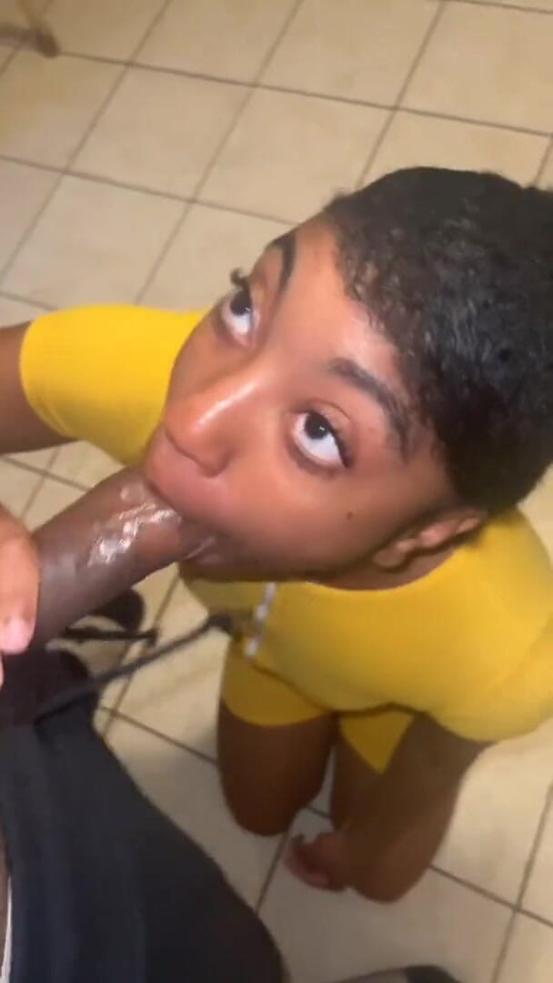 Fijii pornbox: 乌木少女在这里等待被深喉口交
