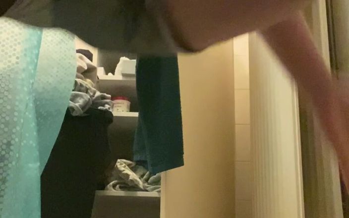House mate: 팬티를 벗고 후장을 따먹는 남자