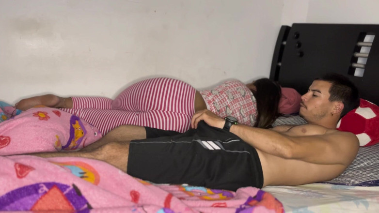 Miaandaxel: Il suo culo grosso mi scalda fino a quando non...
