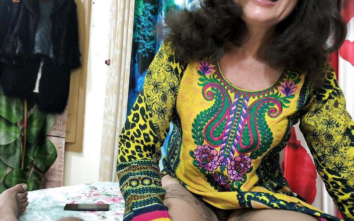 Bolly Karma: Shameless MILF Webcam Sex Video