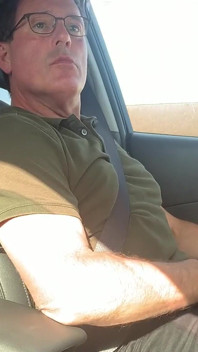 Masturbándome en mi auto de camino a la tienda