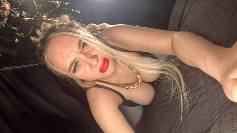 Beverly peach: Rychlovka-blondýnka jezdí z kohouta!